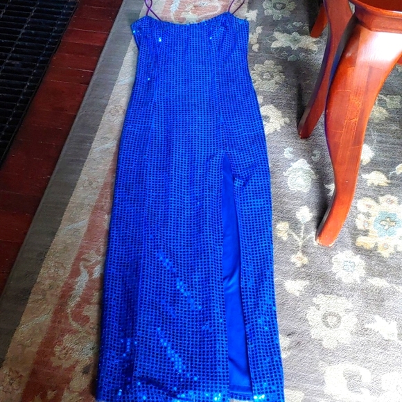 Gorgeous Dress!! - Picture 7 of 9